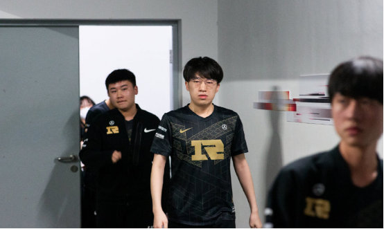 再以滑步贴 再以滑步贴